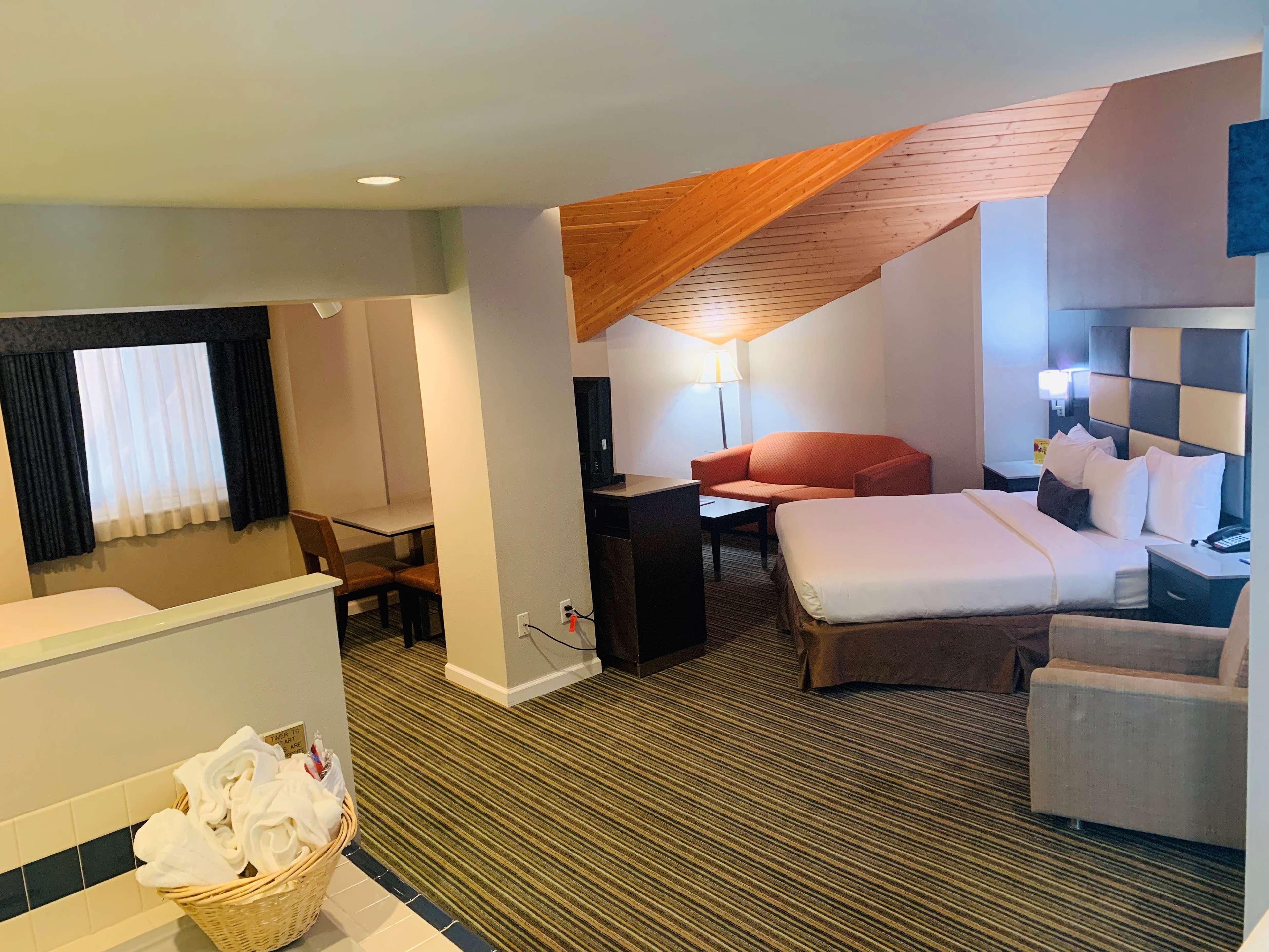 Surestay Plus Hotel By Best Western Redding Oda fotoğraf