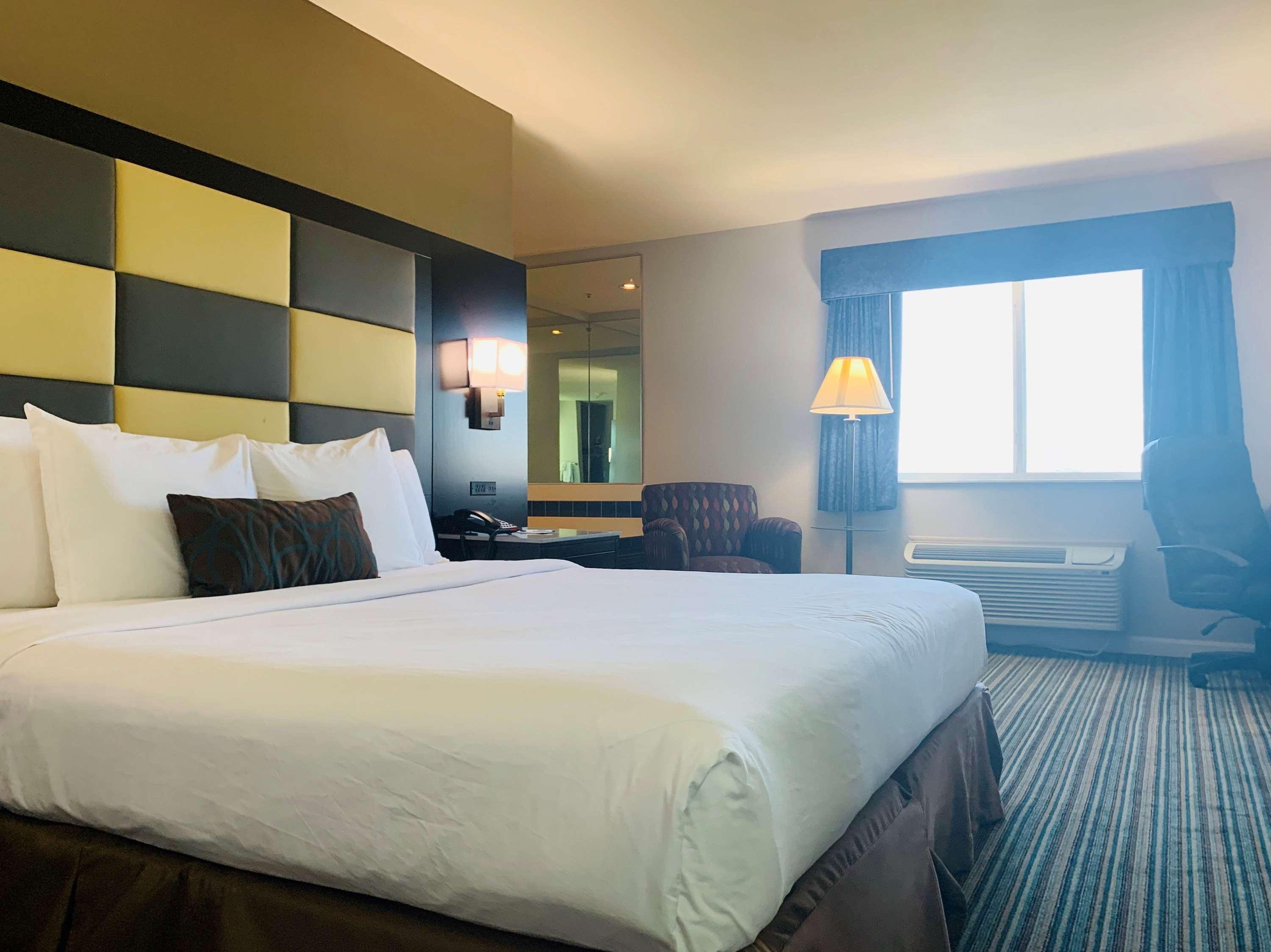 Surestay Plus Hotel By Best Western Redding Oda fotoğraf